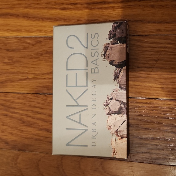 Urban Decay Naked 2 Basics Palette - Picture 2 of 3